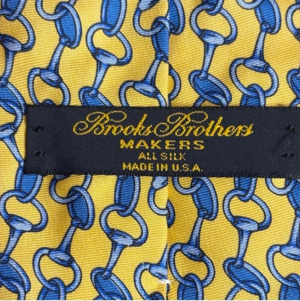 BROOKS BROTHERS Yellow Silk Tie Blue Horsebit Pattern100% silk
